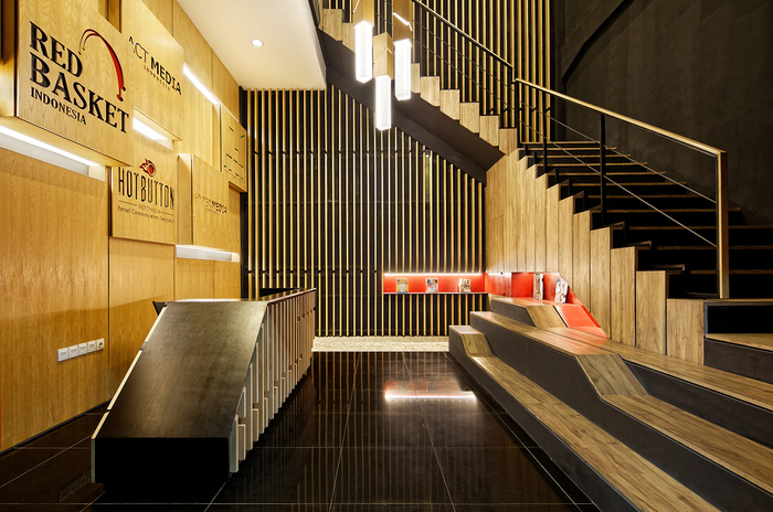  OMG印尼公司背景墻設(shè)計