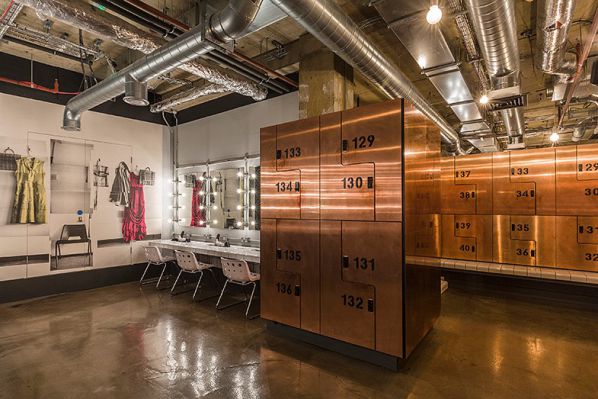 健身房辦公室設(shè)計打造的復古工業(yè)風