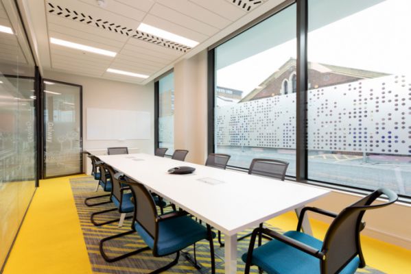 上海辦公室裝修選擇專業施工團隊很重要