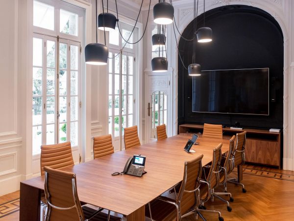 辦公室裝修設(shè)計(jì)中地板和電線及自來水管問題